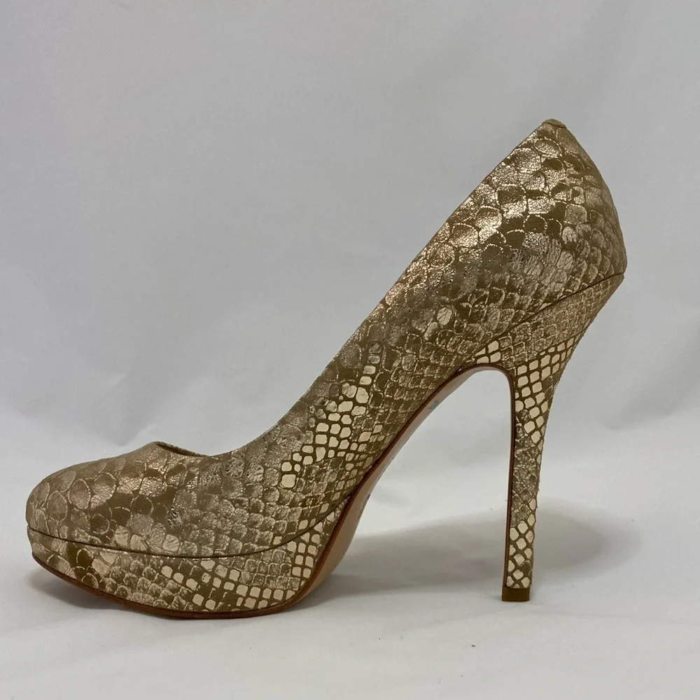 JOAN & DAVID gold pumps size 7 1/2